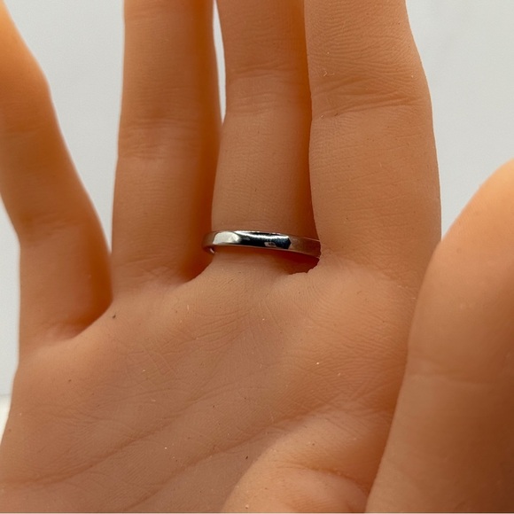 Elegant Silver and Blue Statement Ring - Picture 3 of 5